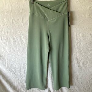 Move Technology: Tulip Waistband Wide Leg Crop Yoga Pants- XS